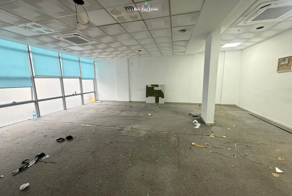Tirane, jepet me qera zyre Kati 2, 200 m² 1.883 € (ish ekspozita)