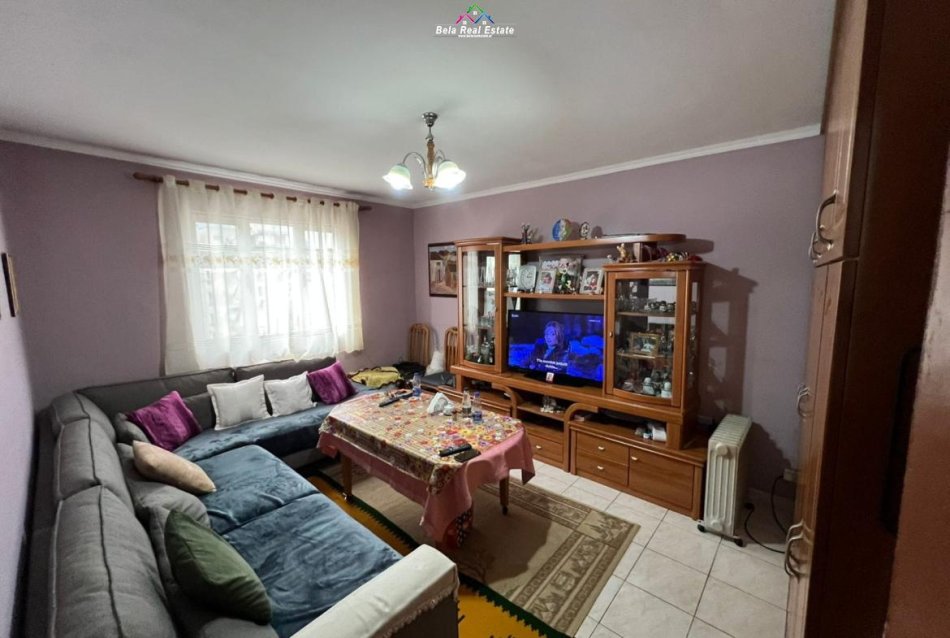 Tirane, shitet apartament 3+1 Kati 4, 73 m² 128.000 € (Pallati me shigjeta)