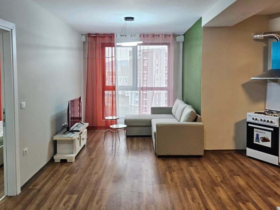 jepet me qera apartament Kati 10, 80 m² 520 € (Rruga e Dafinave)