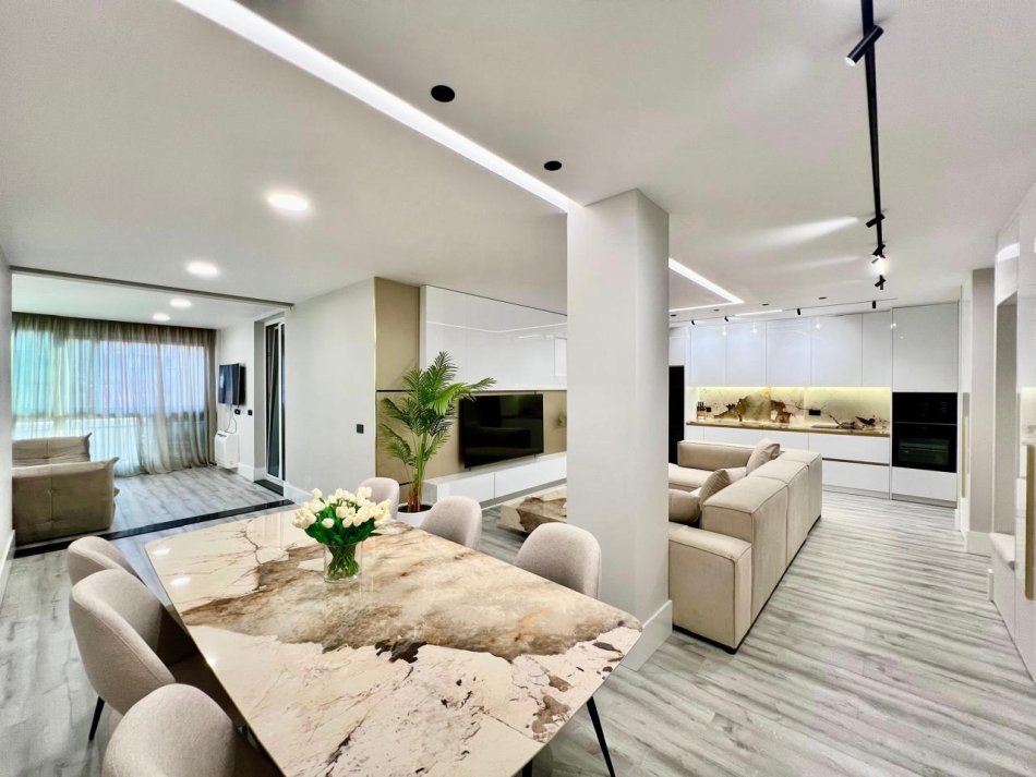 Tirane, jepet me qera apartament duplex 4+1+Ballkon Kati 7, 155 m² 2.300 € (Rruga Ismail Qemali)