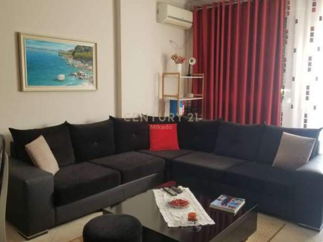 Tirane, shitet apartament 1+1+BLK Kati 3, 400 Euro (liqeni i thate)