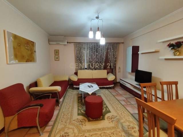 Tirane, jepet me qera apartament 1+1 Kati 8, 68 m² 480 Euro (Rruga Reshit Petrela. Posta Shqipertare Tirana, Al)