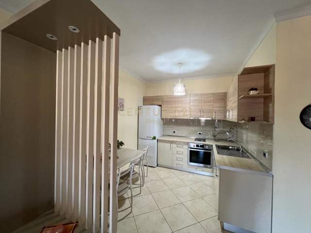 Tirane, jepet me qera apartament 2+1 Kati 11, 82 m² 620 Euro (Gjimnazi Petro Nini Luarasi)