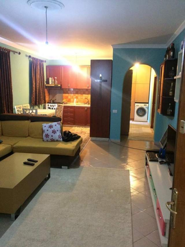 Tirane, jepet me qera apartament 2+1 Kati 5, 82 m² 33.000 Leke (Rruga 3-Deshmoret)
