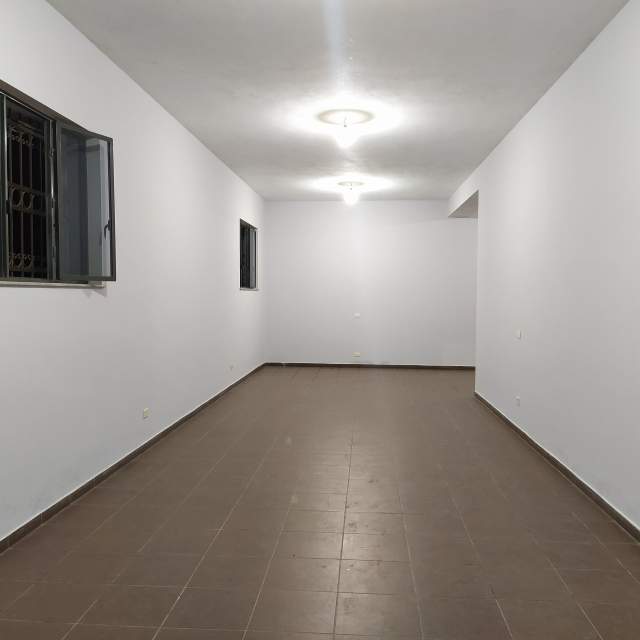 Tirane, jepet me qera garazh Kati 1, 80 m², 27.000 Leke (Rruga Kokonozve, Kodra e Priftit)