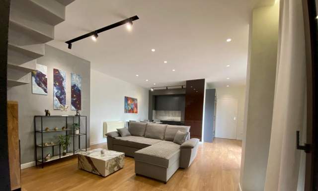 Tirane, jepet me qera apartament duplex 2+1+BLK Kati 7, 156 m² 1.300 Euro (Rruga e Barrikadave)