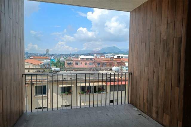 Tirane, jepet me qera ambjent biznesi Kati 2, 72 m² 350 Euro (Rruga e Dibres)