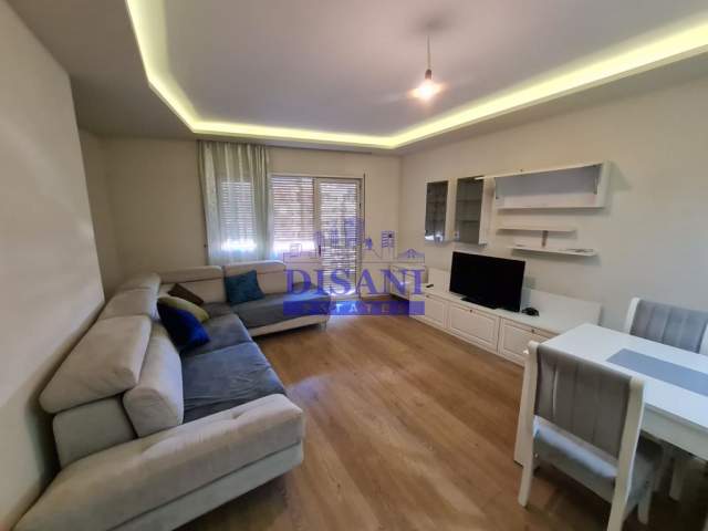 Tirane, jepet me qera apartament Kati 9, 130 m² 900 Euro (Rruga Panorama)