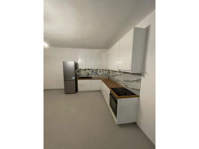 Tirane, jepet me qera apartament 2+1+BLK Kati 4, 92 m² 600 Euro (Rruga e Barrikadave)