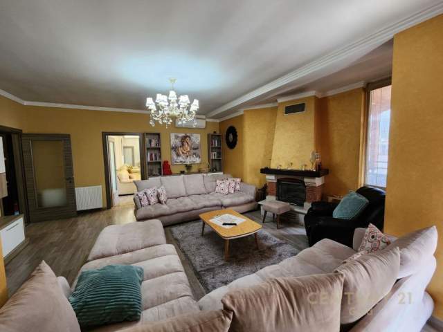 Tirane, shitet apartament Kati 5, 180 m² 150.000 Euro
