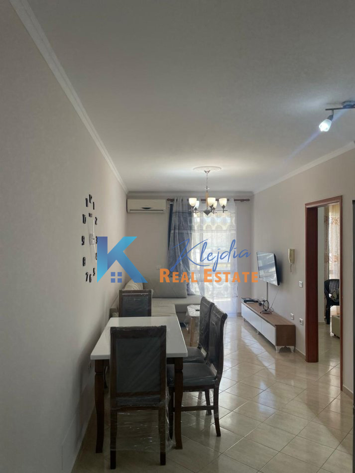 Tirane, jepet me qera apartament 1+1+Ballkon, Kati 4, 76 m² 700 € (Selvia)
