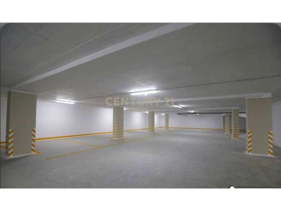 Tirane, shitet  garazh , 15 m² 20.000 € (bulevardi i ri)