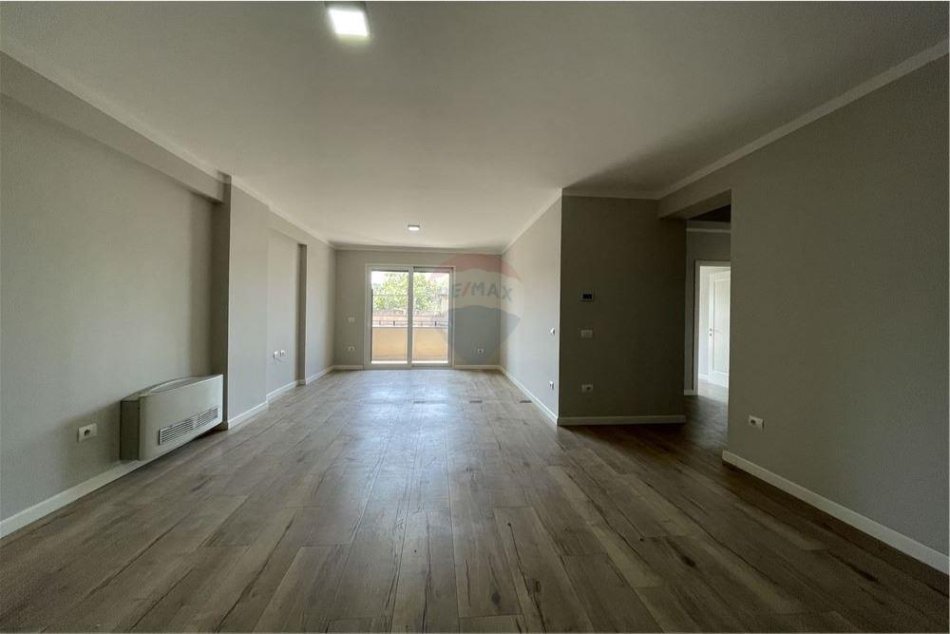 Tirane, jepet me qera zyre , 115 m² 750 € (Myslym Shyri)
