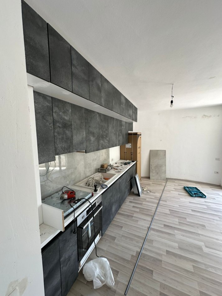 Tirane, shitet apartament 2+1+Ballkon Kati 1, 90 m² 108.000 € (Rruga Dajti)