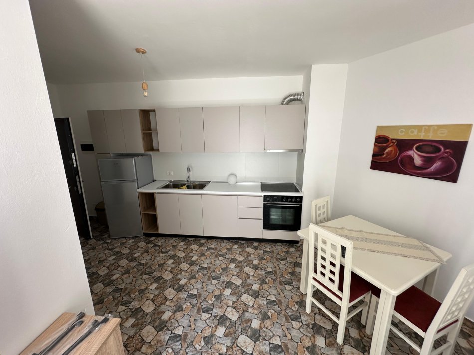 Tirane, shitet apartament 1+1+Ballkon Kati 2, 64 m² 76.800 € (Rruga Dajti)