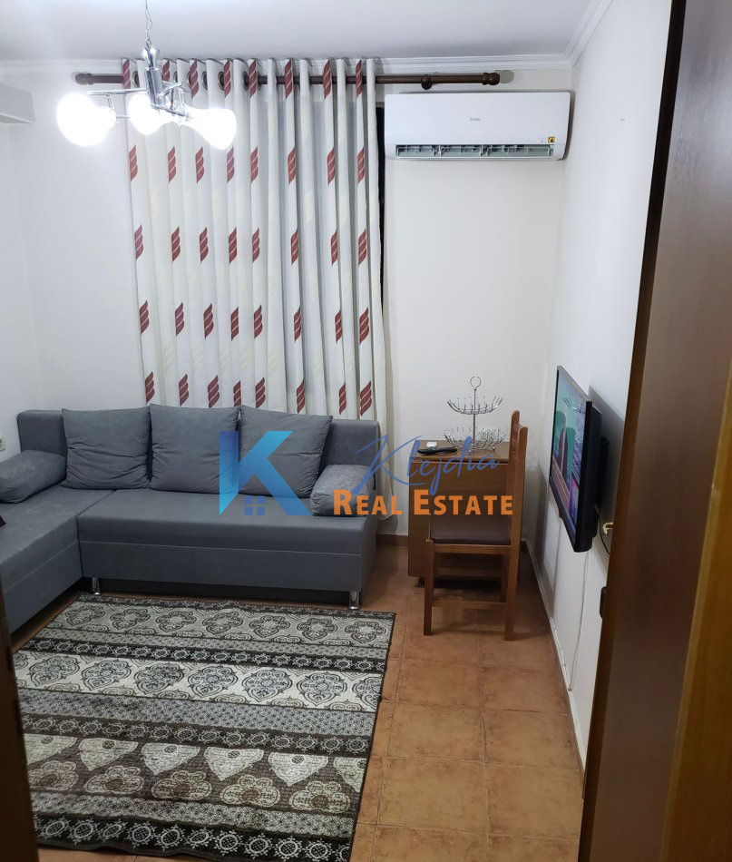 Tirane, jepet me qera apartament 2+1 Kati 4, 46 m² 490 € (Rruga e Kavajes, afer spitalit gjerman)