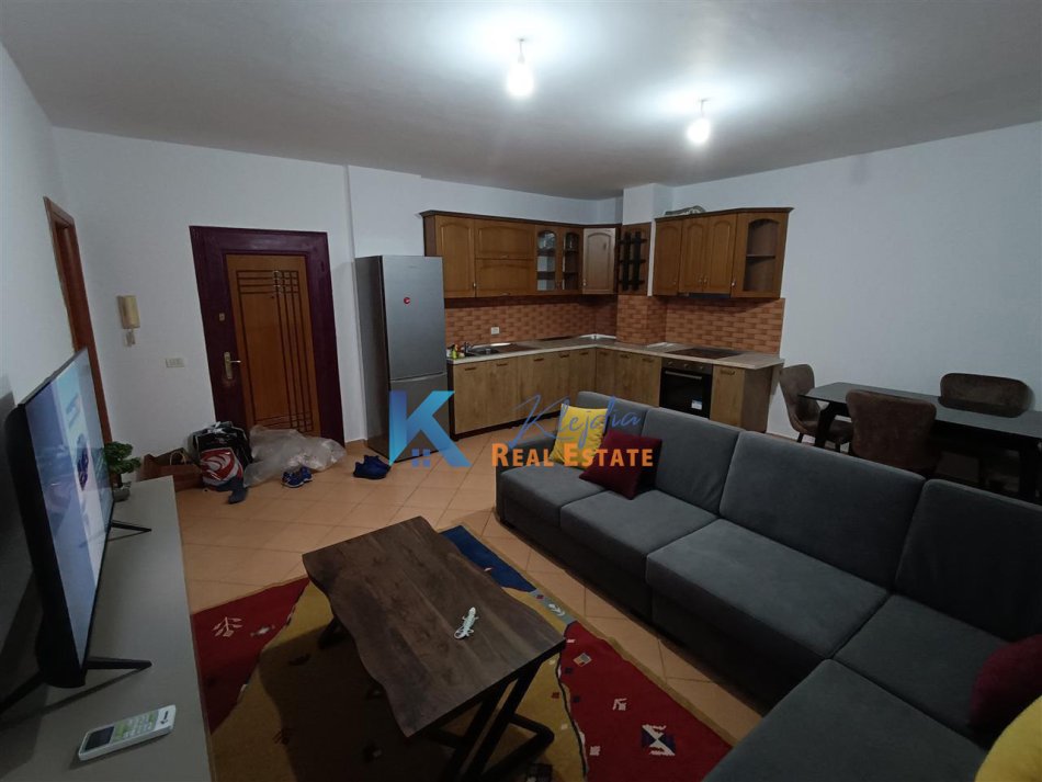 Tirane, jepet me qera apartament 2+1 Kati 9, 100 m² (21 Dhjetori, afer Ish Universitetit UET)