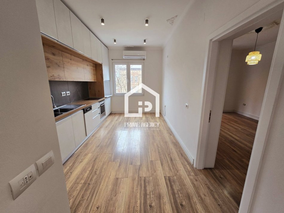 JEPET ME QERA: APARTAMENT 2+1 / Rruga Kavajës/ Përballë Bllokut të Ambasadave