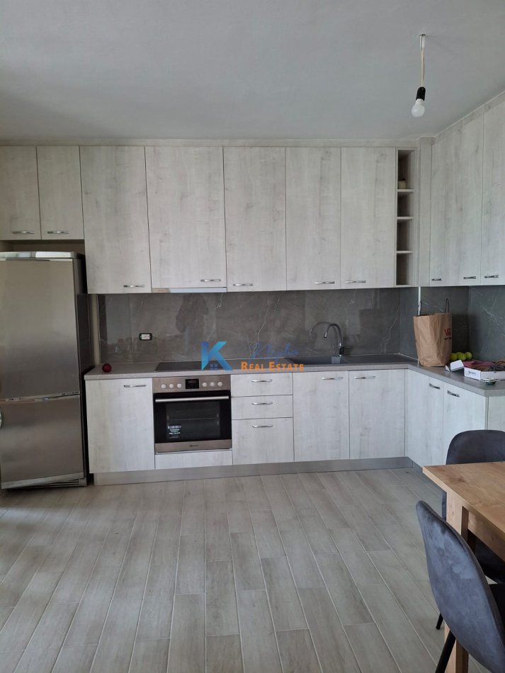 Tirane, jap me qera apartament 2+1+Ballkon Kati 7, 100 m² (Misto Mame, pallatet Dilo, Rruga Besim Alla)