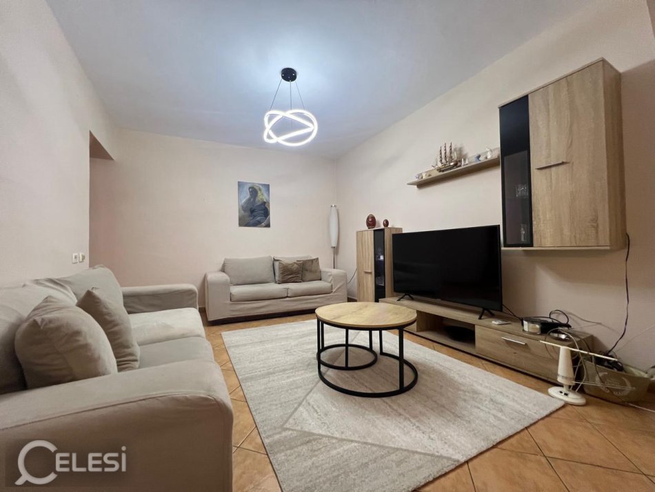 Tirane, jepet me qera apartament 2+1+Ballkon Kati 3, 80 m² 700 € (MYSLYM SHYRI)