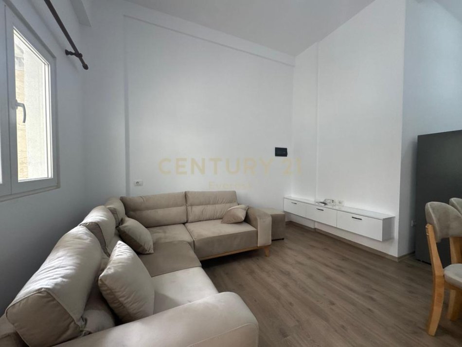 Tirane, shes apartament duplex 2+1 Kati 0, 70 m² 85.000 € (Fresku)