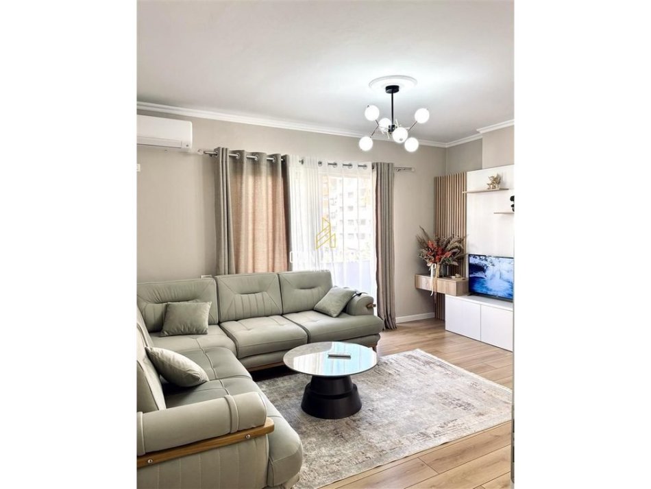 Tirane, jepet me qera apartament 1+1+Ballkon Kati 7, 74 m² 500 € (Vilës L, Astir)