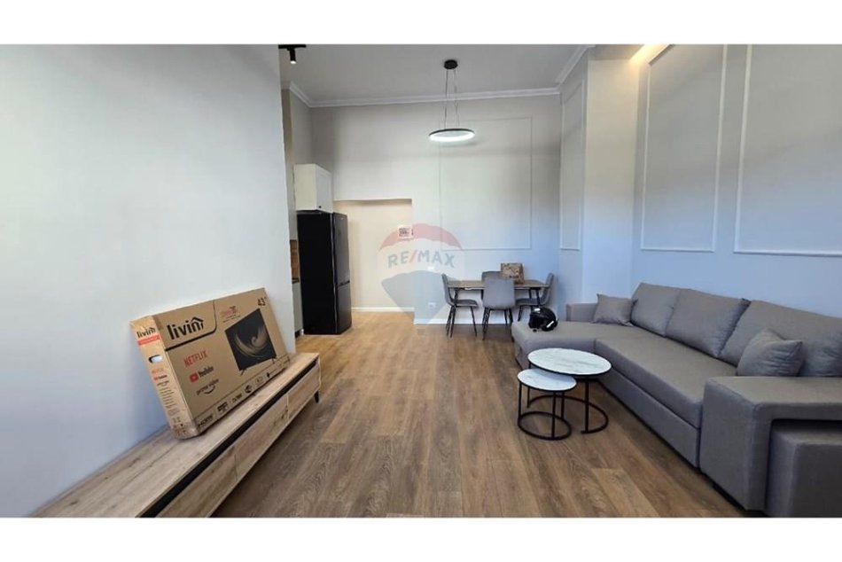 Tirane, jepet me qera apartament 1+1 , 70 m² 600 € 