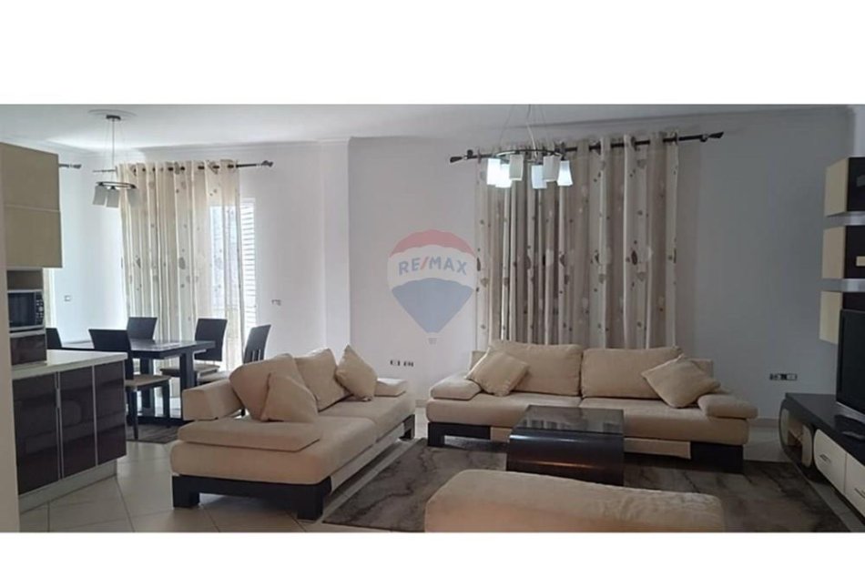 Tirane, jepet me qera 2+1 Kati 2, 152 m² 600 € 