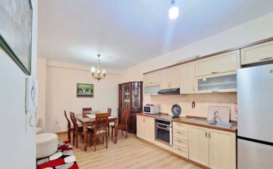 Tirane, jepet me qera apartament 2+1 Kati 6, 104 m² 700 € (Rruga e Kavajes)