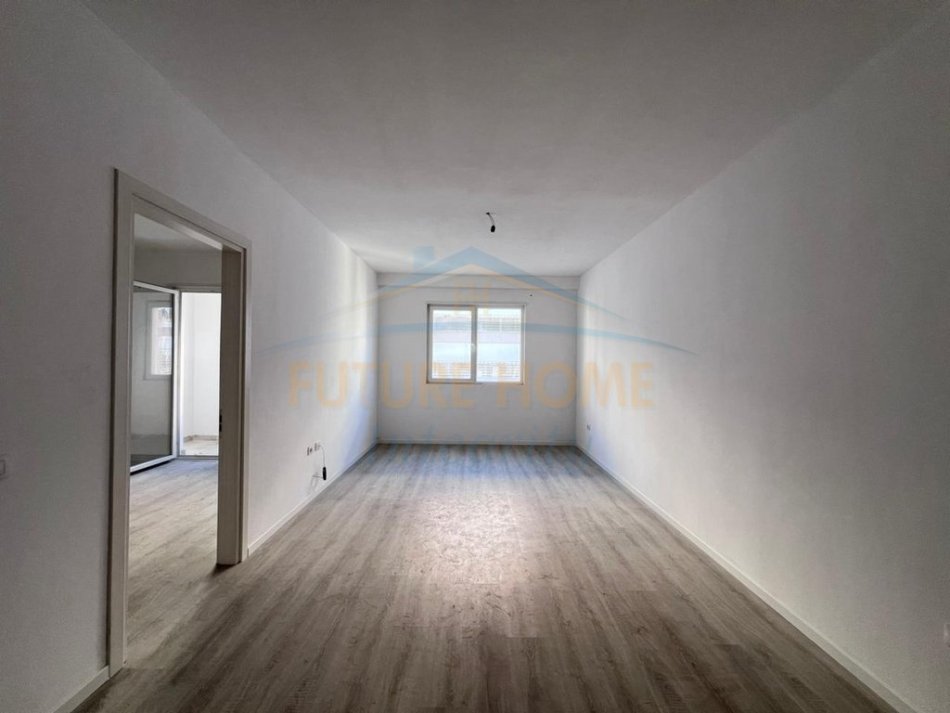 Tirane, shitet apartament 1+1+Ballkon Kati 5, 71 m² 128.000 € (LAPRAKE)