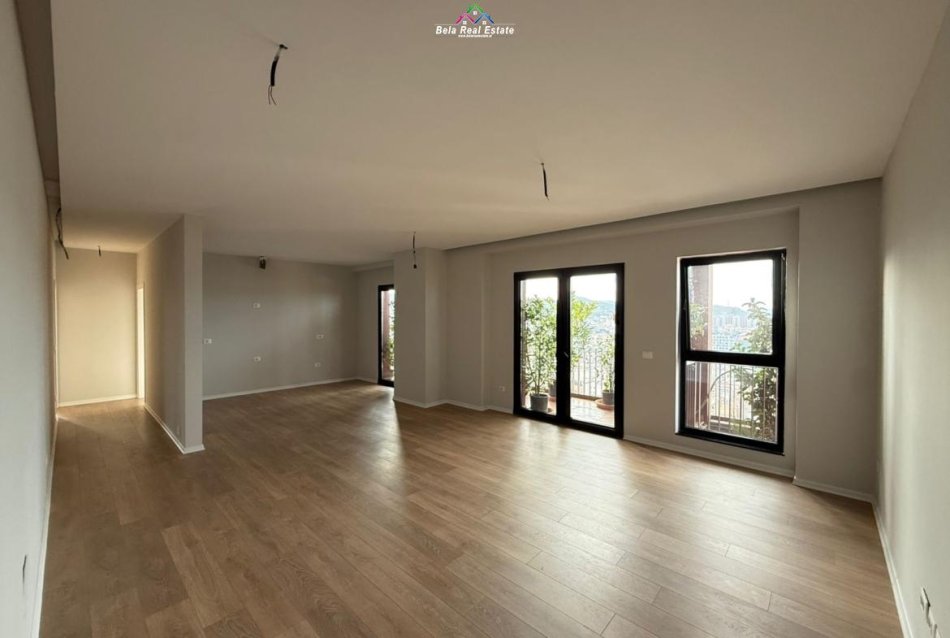 Tirane, jepet me qera zyre Kati 18, 160 m² 2.000 € (Rruga e Kavajes)