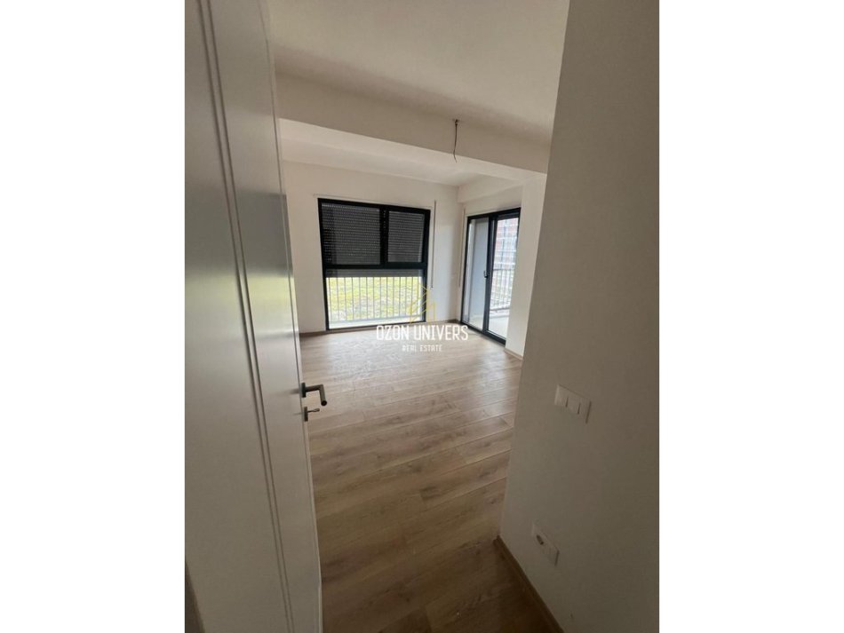 Tirane, jepet me qera ambjent biznesi Kati 6, 118 m² 670 € (Bulevardi i Ri)