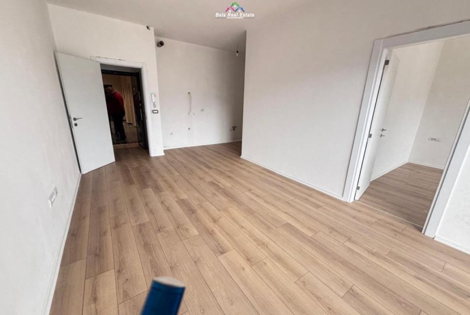 Tirane, jepet me qera zyre Kati 12, 67 m² 450 € (Rruga e Barrikadave)