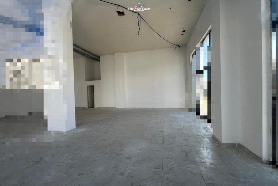 Tirane, jepet me qera dyqan Kati 0, 154 m² 2.500 € (Xhamllik)
