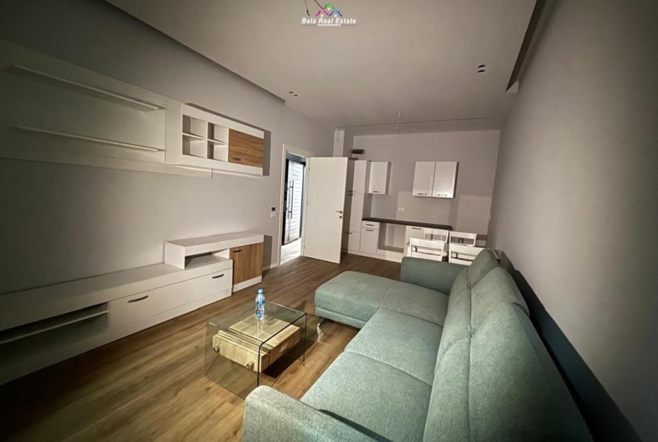 Tirane, jepet me qera apartament 1+1 Kati 1, 65 m² 600 € (Rruga Sadik Petrela)