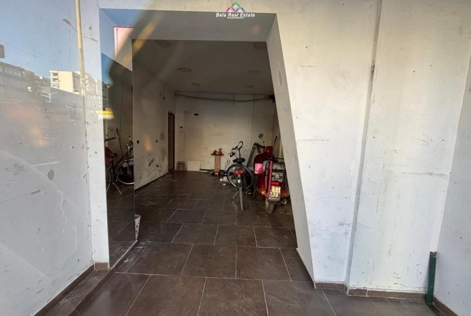 Tirane, jepet me qera dyqan Kati 0, 25 m² 900 € (Rruga e Kavajes)