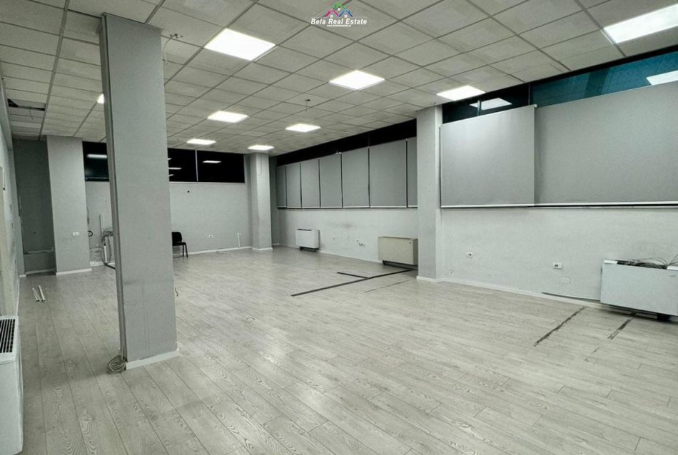 Tirane, jepet me qera zyre Kati 0, 455 m² 5.800 € (Rruga e Kavajes)