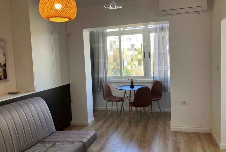 Tirane, jepet me qera apartament 1+1 Kati 4, 32 m² 510 € (Qender)