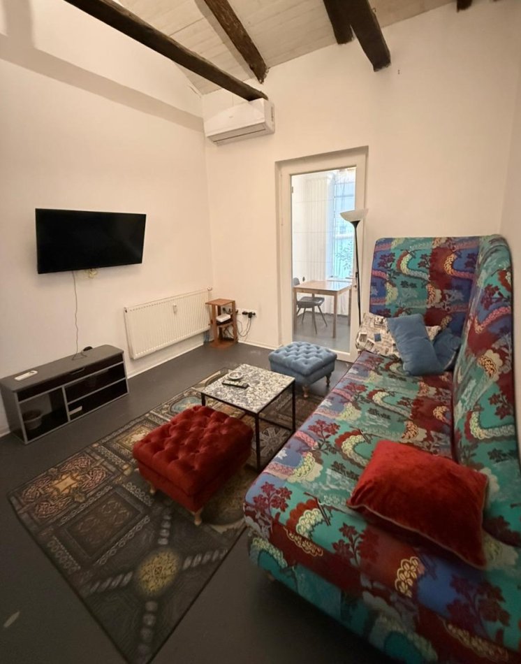 Tirane, jepet me qera shtepi 2+1 Kati 0, 150 m² 1.300 € 