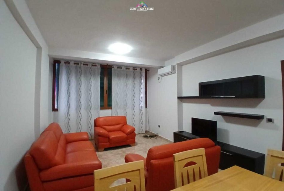 Tirane, jepet me qera apartament 1+1 Kati 10, 100 m² 600 € (prane kishes katolike)