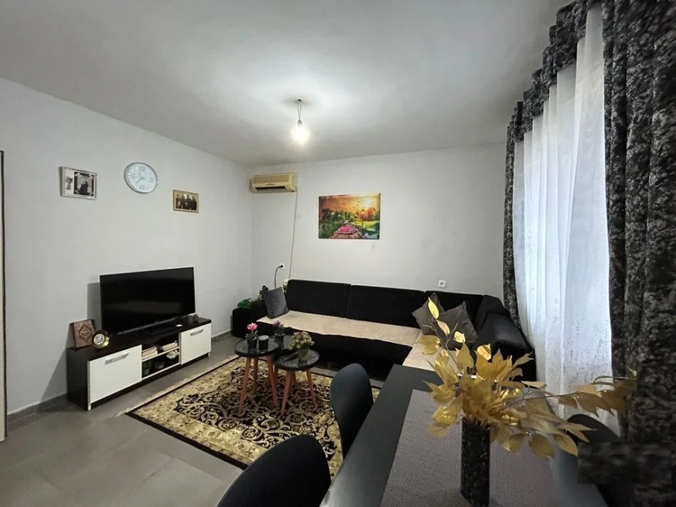 Tirane, jepet me qera apartament 2+1 Kati 1, 44 m² 350 € (Oxhaku)