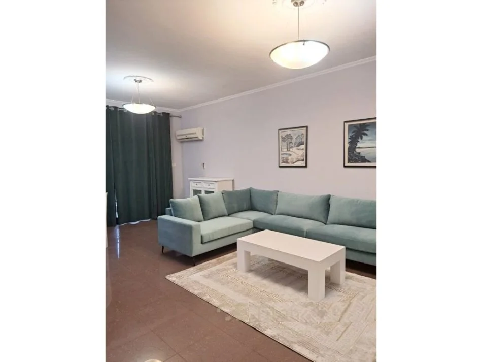 Tirane, jepet me qera apartament 2+1 Kati 2, 130 m² 700 € (Pazari i Ri)