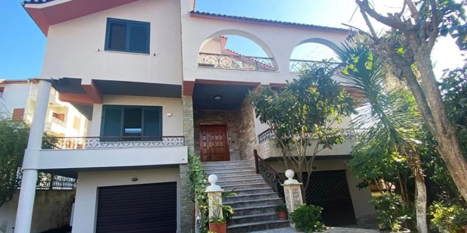 Tirane, shitet Vile 3 Katshe, 468 m² 465.000 € (Rruga Fuat Toptani, prane vilave gjermane)