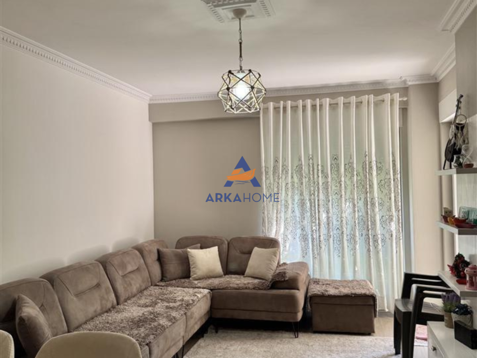Tirane, jepet me qera apartament 1+1+Ballkon Kati 1, 60 m² 600 € 