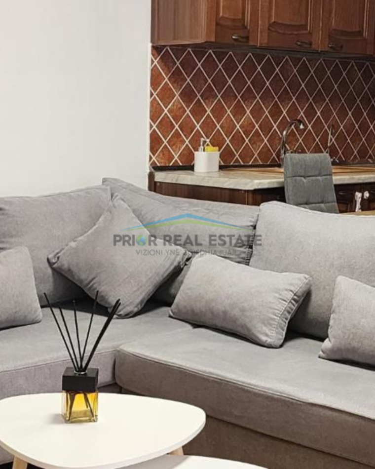 Tirane, jepet me qera apartament 2+1+Ballkon Kati 2, 80 m² 800 € (Rruga e Kavajes)