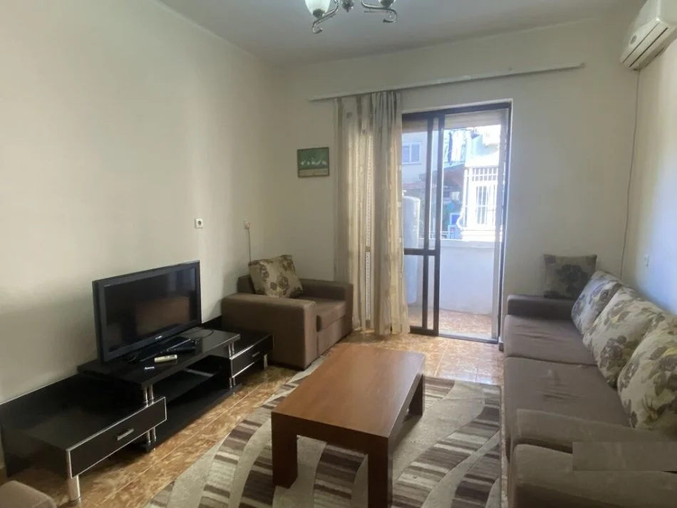Tirane, jepet me qera apartament 1+1 Kati 2, 65 m² 450 € (Ring Center)