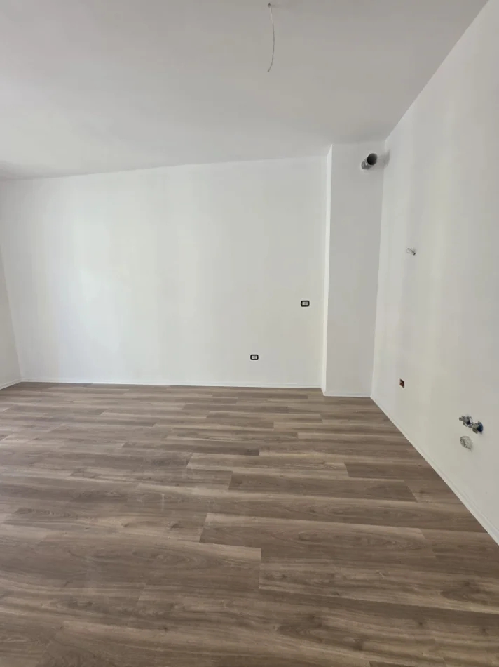 Tirane, shitet apartament 1+1+Ballkon Kati 2, 57 m² 101.000 € (sauk i vjeter)