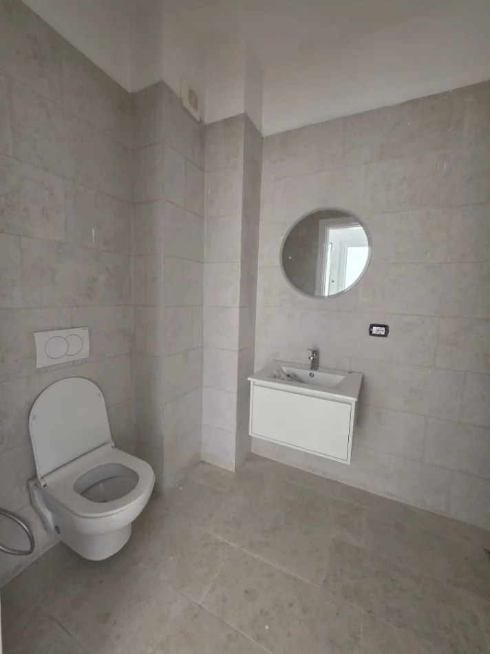Tirane, shitet apartament 1+1+Ballkon Kati 2, 57 m² 101.000 € (sauk i vjeter)
