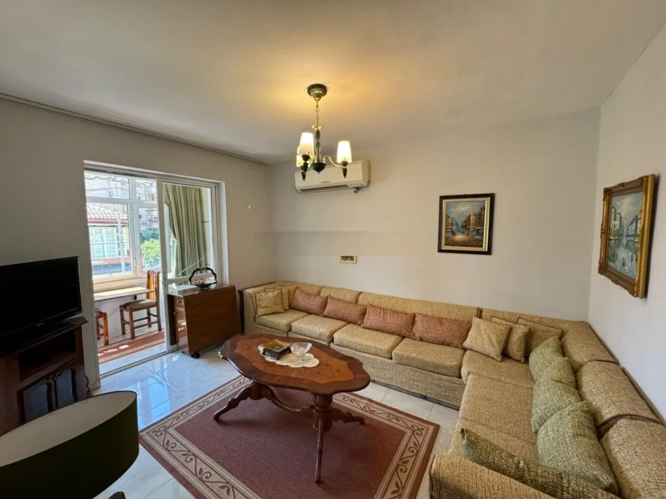 Tirane, jepet me qera apartament 1+1 Kati 2, 59 m² 450 € (Shkolla e Kuqe)