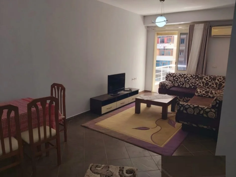 Tirane, jepet me qera apartament 1+1 Kati 4, 70 m² 400 € (Ish Stacioni i Trenit)
